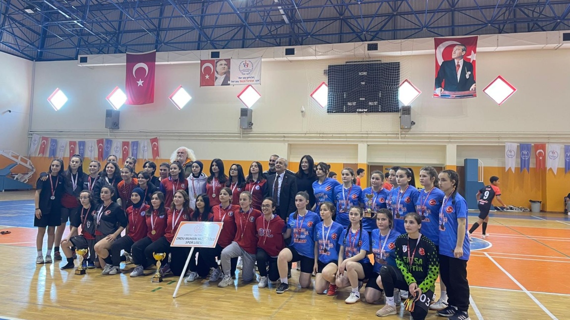 A Genc Kız Futsal Takımımız katıldığı il finallerinde il 3.sü olmuştur.