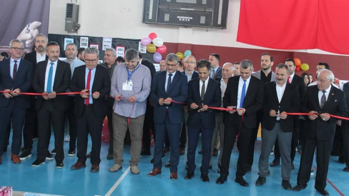 Okulumuzda Tübitak bilim fuarı etkinlikleri yapıldı.
